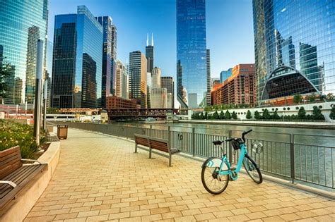 Can you bike on Chicago Riverwalk?