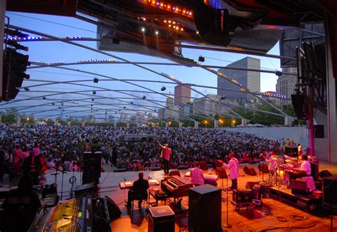 Can you bring alcohol into Pritzker Pavilion?