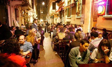 Can you drink alcohol on street in Istanbul?