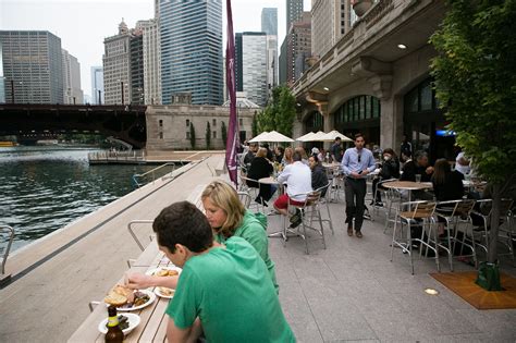 Can you drink alcohol on the Chicago Riverwalk?