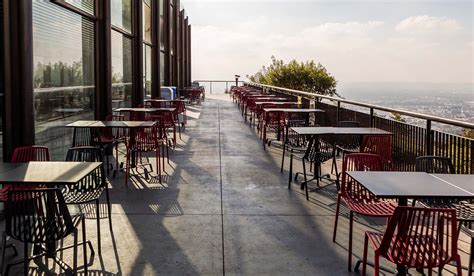 Can you eat at the Griffith Observatory?