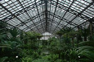 Can you eat in Garfield Conservatory?