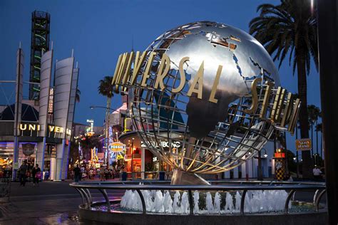 Can you go in and out at Universal Studios Hollywood?