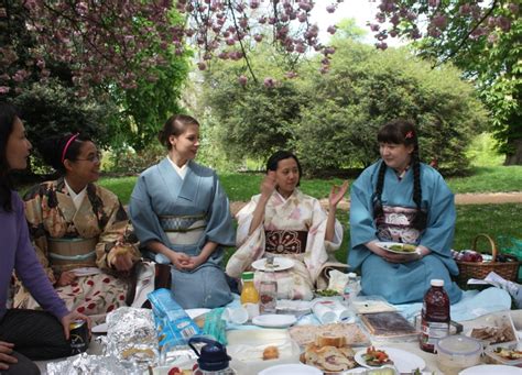 Can you have a picnic at Kensington Gardens?