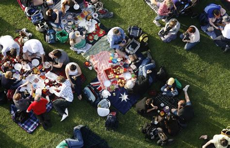 Can You Picnic At Crystal Bridges?