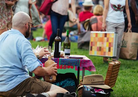 Can you picnic at Millennium Park?