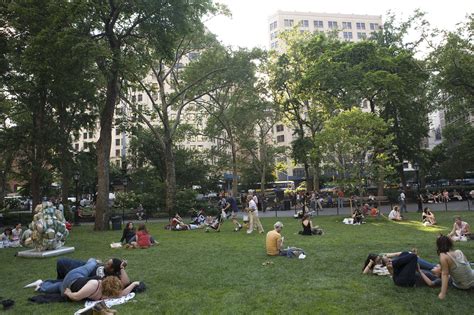 Can you picnic in Madison Square Park?