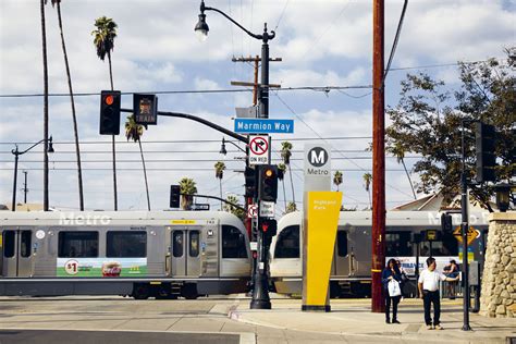 Can you visit Los Angeles without a car?