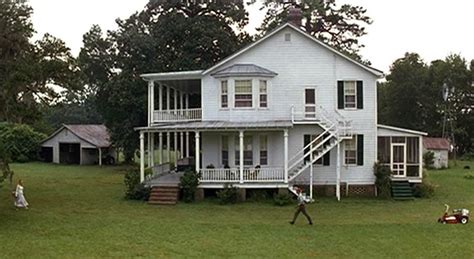 Can you visit the Gump house?