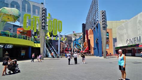 Can you walk around Universal Studios Hollywood for free?