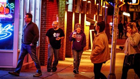 Can you walk down Beale Street with alcohol?