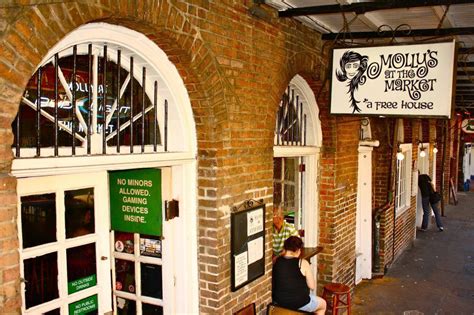 Can you walk in the French Quarter with alcohol?