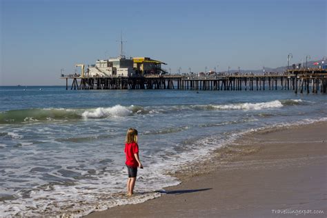 Can you walk with alcohol on Santa Monica Pier?