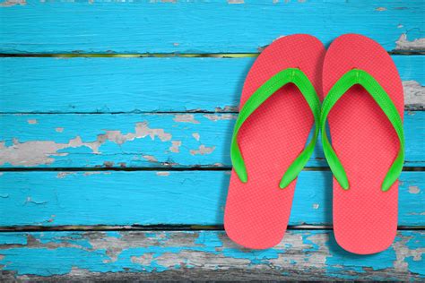 Can you wear flip flops in Disney World?