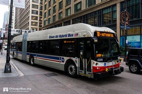 Do buses accept cash in Chicago?