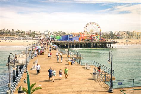 Do celebrities go to Santa Monica Beach?