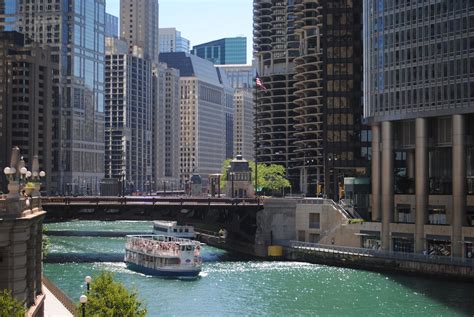 chicago river cruise winter