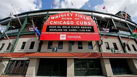 Do I need cash at Wrigley Field?