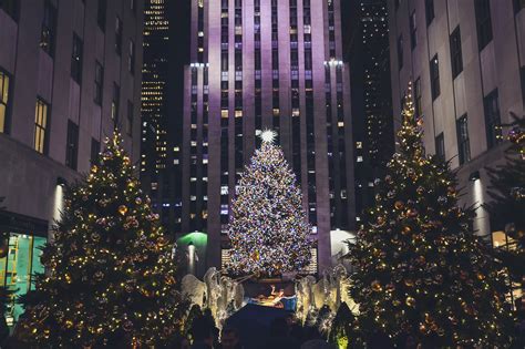 Do I need tickets to see the Rockefeller tree?