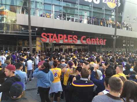 Do the Lakers rent staples?