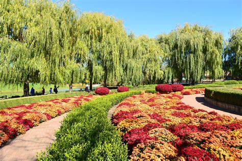 Does Chicago have botanical gardens?