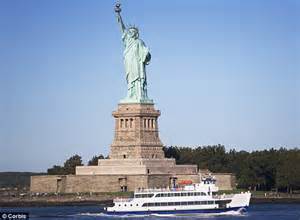 Does Circle Line stop at Statue of Liberty?
