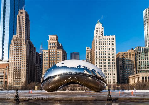 Does it cost money to see The Bean in Chicago?