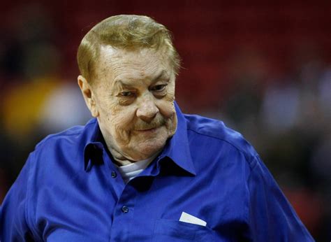 Does Jerry Buss still own the Lakers?