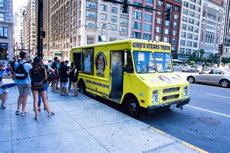 Does Millennium Park have food trucks?