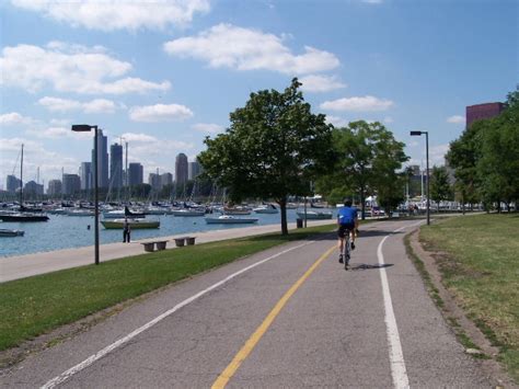 Does the Lakefront Trail cross Chicago River?