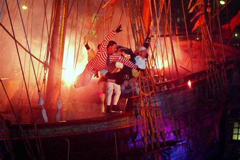 Does Treasure Island Have Pirate Show?