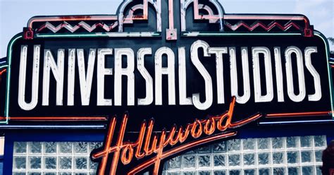 How do you avoid long lines at Universal Studios Hollywood?