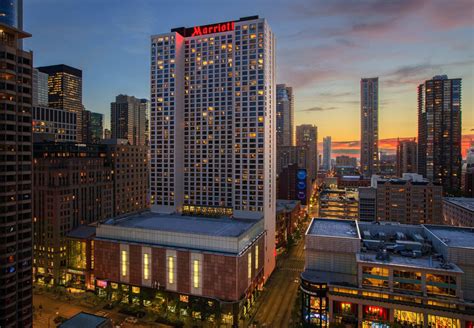 How far is Chicago Marriott Downtown Magnificent Mile from airport?