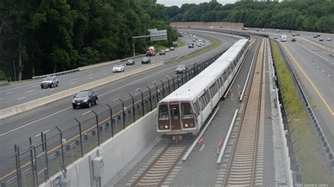 How fast does a subway train go in LA?