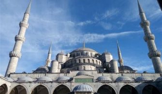 How long does it take to get through the Blue Mosque in Istanbul?