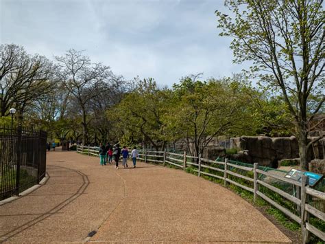 How long does it take to get through the Lincoln Park Zoo in Chicago?