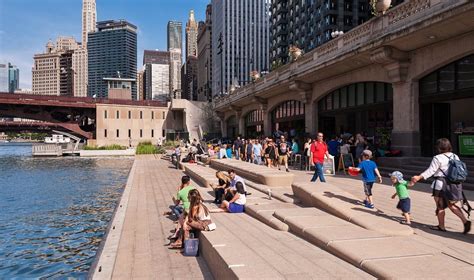 How long is Riverfront trail in Chicago?