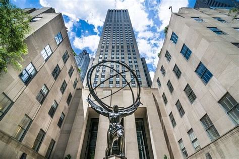 How long is the elevator ride to the top of the Rockefeller Center?