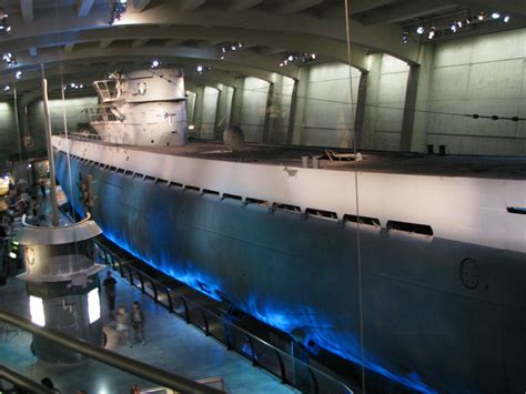 How long is the submarine tour at Museum of Science and Industry?