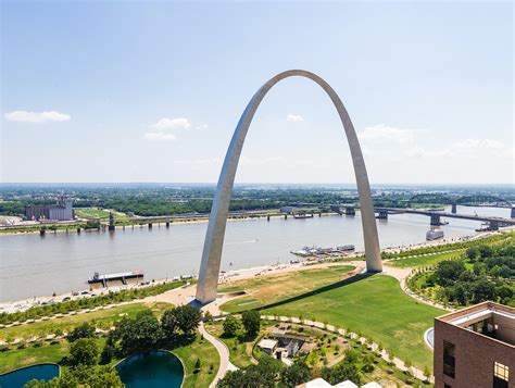 How long should you spend at the Gateway Arch?