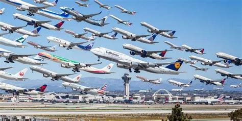 How many planes fly into LAX a day?