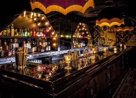 How many speakeasies are in Chicago?