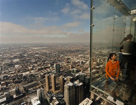 How many steps does it take to climb Willis Tower?