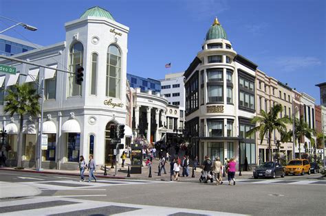 How many stores are on Rodeo Drive?