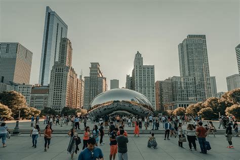 How many tourists are in Chicago?