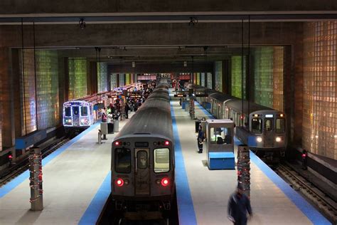 How much does it cost to ride Subway in Chicago?