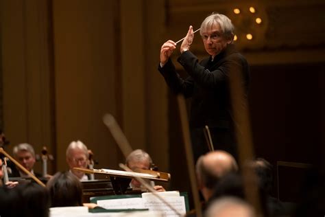 How much does the conductor of the Chicago Symphony make?