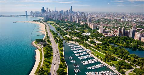 Is Chicago a big tourist city?