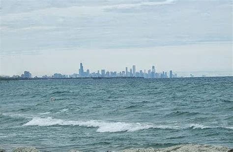 Is Chicago on a lake or ocean?