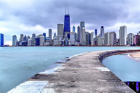 Is it better to visit Chicago in the winter or summer?